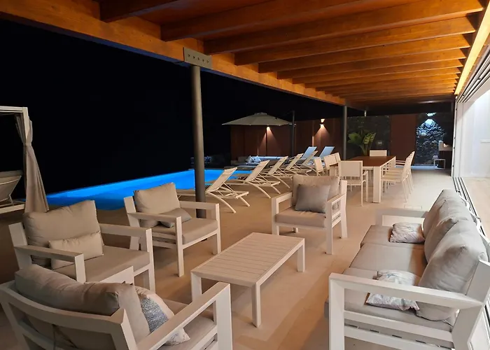 Ocean Ii Luxe Infinity Heated Pool