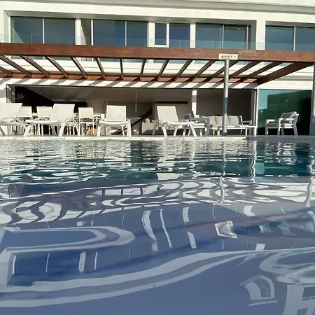 Ocean Ii Luxe Infinity Heated Pool