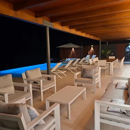 Ocean Ii Luxe Infinity Heated Pool