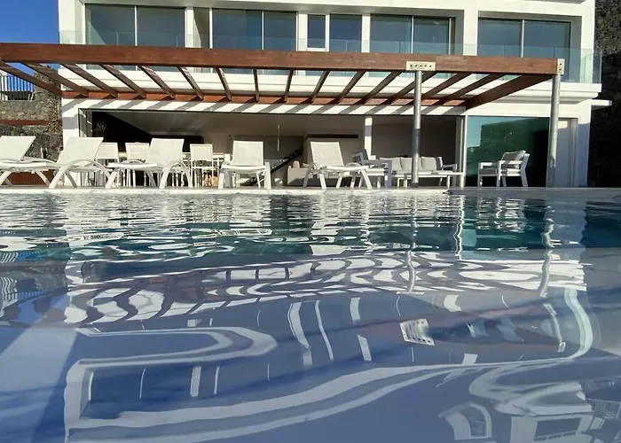 Ocean Ii Luxe Infinity Heated Pool