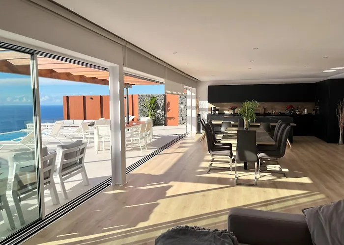 Ocean Ii Luxe Infinity Heated Pool