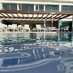 Ocean Ii Luxe Infinity Heated Pool